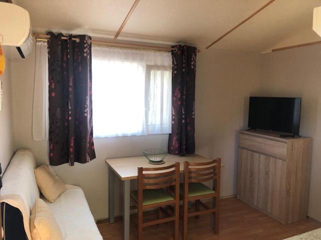 Camping De Parpaillon Roquebrune-sur-Argens Exterior photo